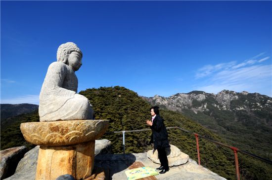 [여행]1300살 석불이 묻는다 저 아래는 살 만하냐고···