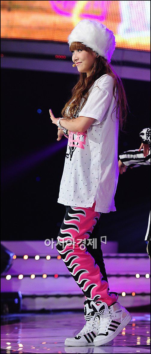 [포토]fx 빅토리아, 빛나는 꿀벅지