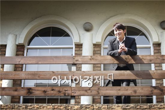 뮤지컬 '헤드윅'으로 돌아오는 '아이돌' 조정석, A to Z 인터뷰