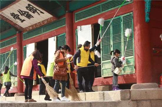 종로구, 서울성곽 문화재 정비 봉사 활동 펼쳐 