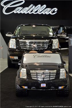 캐딜락 에스컬레이드와 미니카