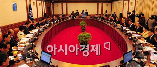 [포토] 국무회의 주재하는 김황식 총리