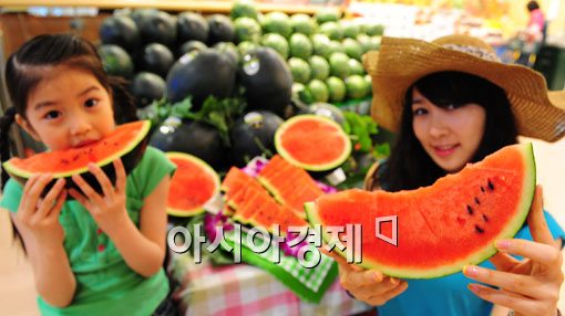 [포토] '아삭 아삭, 흑미 수박 드세요~'