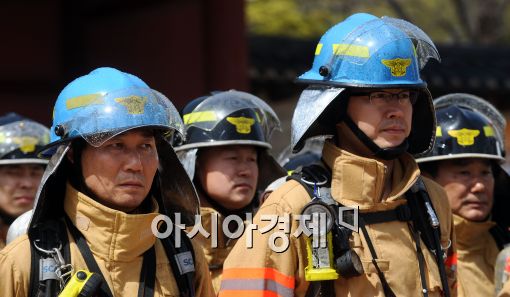 [포토]창덕궁을 지킨 소방대원들
