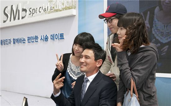 르노삼성은 최근 경기도 파주 헤이리에서 일반 고객을 대상으로 SM5 홍보대사인 황정민과 함께하는 'SM5 스페셜 에디션' 시승행사를 개최했다.