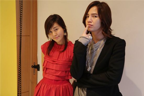 Korean actress Kim Ha-neul (left) and actor Jang Keun-suk (right) during promotional events for upcoming film "You're My Pet (translated titled)" in Japan. [Kim Ha-neul's official Facebook website]