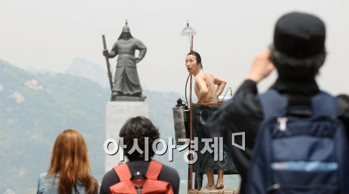[포토]부끄러운 이순신 장군 