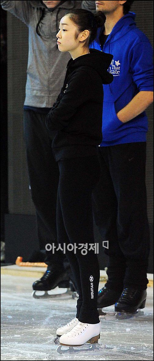 [포토]굳은 표정의 김연아 '아이스쇼 잘될까?'