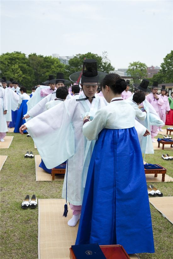 갓 쓰고 쪽 찌고...전통 성년식 한다