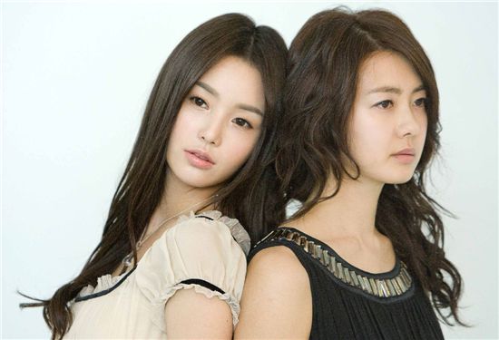 Actresses Nam Kyu-ri (left) and Lee Yo-won (right) from 49 Days [SBS]