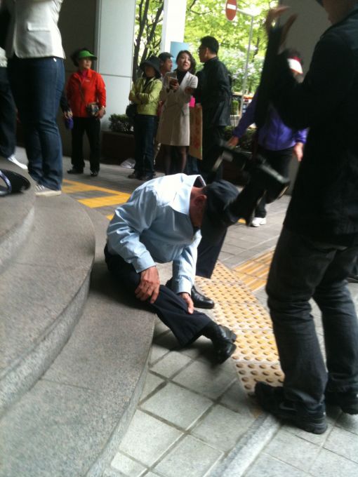 금감원 앞, 부산저축은행 시위 폭력사태로 번져