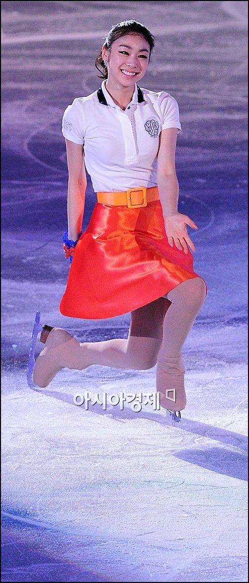 [포토]무릎 꿇은 김연아 '오랜만이죠?'