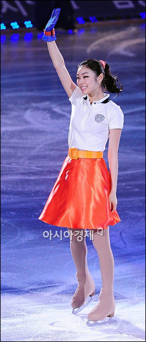 [포토]무릎 꿇은 김연아 '오랜만이죠?'