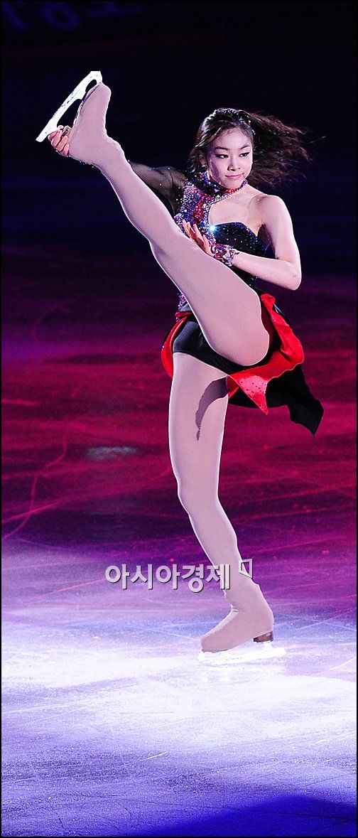 [포토]김연아 '다리가 쭉쭉' 
