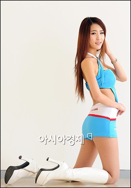 [포토]레이싱걸 민시아 '어떻게 표현할 방법이 없네'