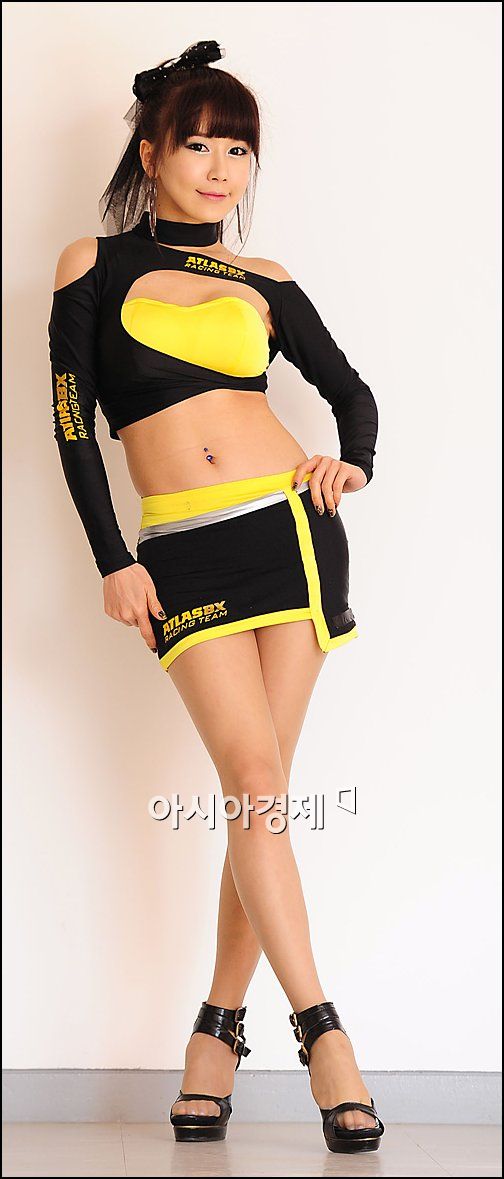 [포토]레이싱걸 유아라, 이기적 각선미