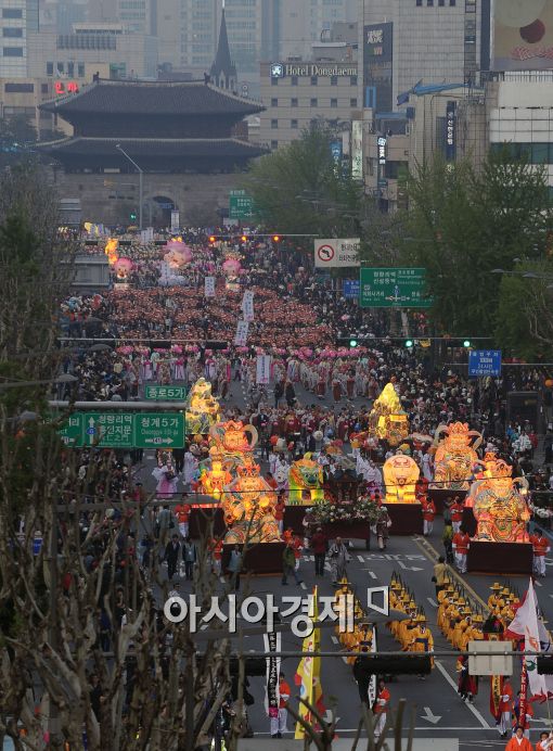 [포토]종로로 향하는 연등행렬 