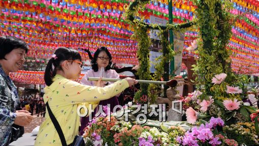 [포토]아기부처님 목욕 시켜 드려요