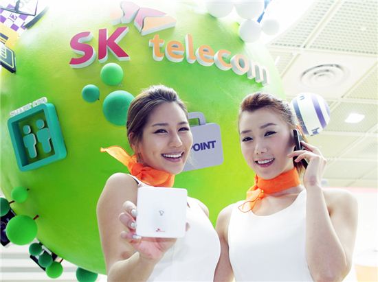 SKT, 4세대(4G) LTE 단말기 최초 공개