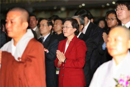 신연희 강남구청장, 능인선원 봉축법회서 합장 