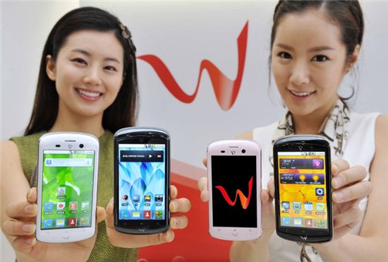 SK텔레시스가 사용자 취향을 스스로 파악해 사용자환경(UI)에 반응하는 스마트폰 '윈'을 출시했다. 