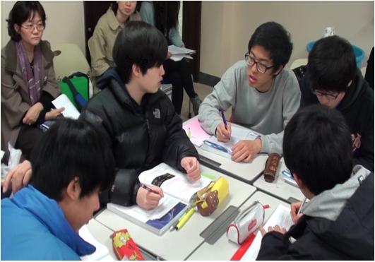 수업공개시간에 협력수업을 하고 있는 삼각산 고등학교 학생들 