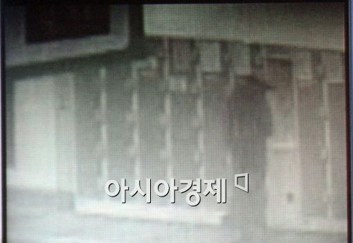 [포토]사물함 연쇄 폭발...CCTV 용의자 포착