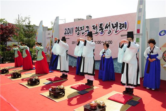 "선조들의 정신 느끼며 어른 됐어요"