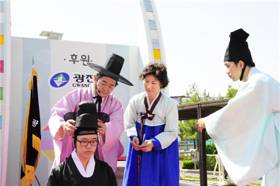 "선조들의 정신 느끼며 어른 됐어요"