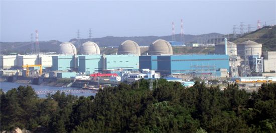 한국수력원자력(주)의 울진원자력 발전소 전경.