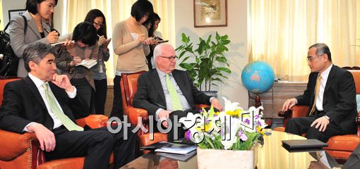 [포토] 위성락 본부장 만나는 보즈워스