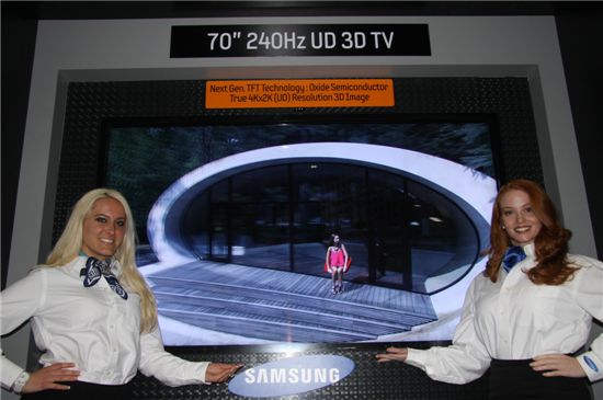 [포토]위풍당당한 삼성전자 70인치 초고해상도 3D TV 