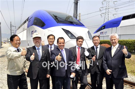 [포토]"역시 현대로템" 엄지손가락 든 브라질 하원의장