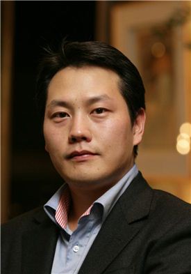 ▲김원일 골프존 대표. 30대인 그는 아버지 김영찬 대표와 함께 골프존의 성장을 이끌었다.