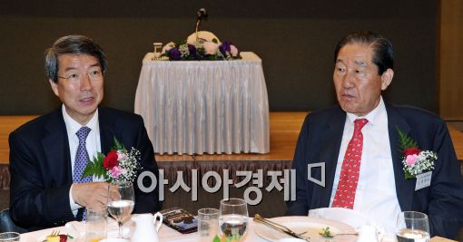 [포토]대화 나누는 정운찬 동반성장위원장