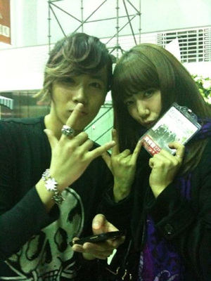 FTIsland member Lee Hong-gi (left) and actress Park Shin-hye (right) [Park Shin-hye's official Twitter website]