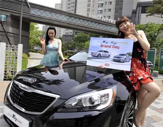 기아자동차는 반포 래미안 퍼스티지에서 주민들을 대상으로 ‘K시리즈 브랜드 데이’ 행사를 개최했다.