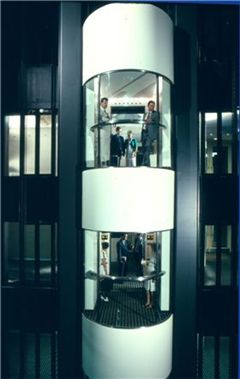 오티스는 최근 123층 규모 제2 롯데월드 승강기를 수주한 바 있다. 