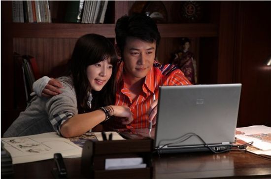 Korean actress Han Ji-hye (left) and Chinese actor Lu Yi in Chinese drama "Embroider of Heaven" [ZHTV]