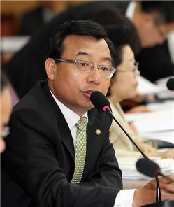 '박근혜 대변인' 이정현 책 출간…"동서화합 적임자 朴과 호남정치 매진"  