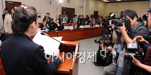 [포토] 모두 발언하는 유영숙 후보자