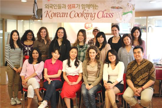 샘표, 외국인들과 함께 하는 한국 요리 교실 개최