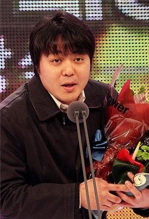 이명한, 이동희 이어 신원호 PD도 이적, '해피선데이' 술렁 