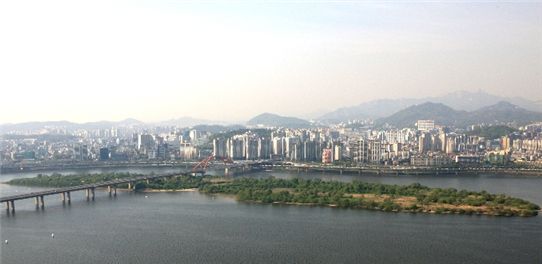 43년만에 철새도래지로 돌아온 한강 밤섬의 모습 / 서울시