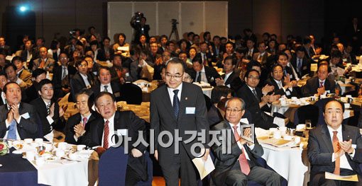 [포토] 최고 경영자 조찬 강연하는 박재완 장관