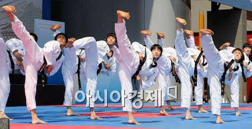 [포토] 절도 있는 동작