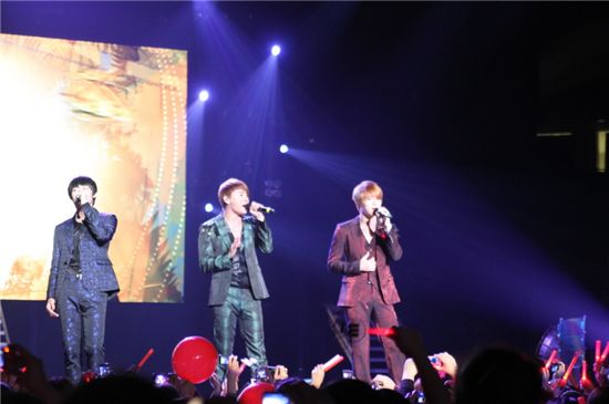 JYJ's New Jersey concert on May 24, 2011 [Prain]
