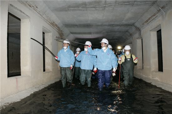 [동정]이제학 양천구청장, 하수 암거 점검