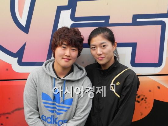 김나래(왼쪽)와 심서연