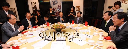 [포토] 포털업계 CEO 만나는 최시중 위원장